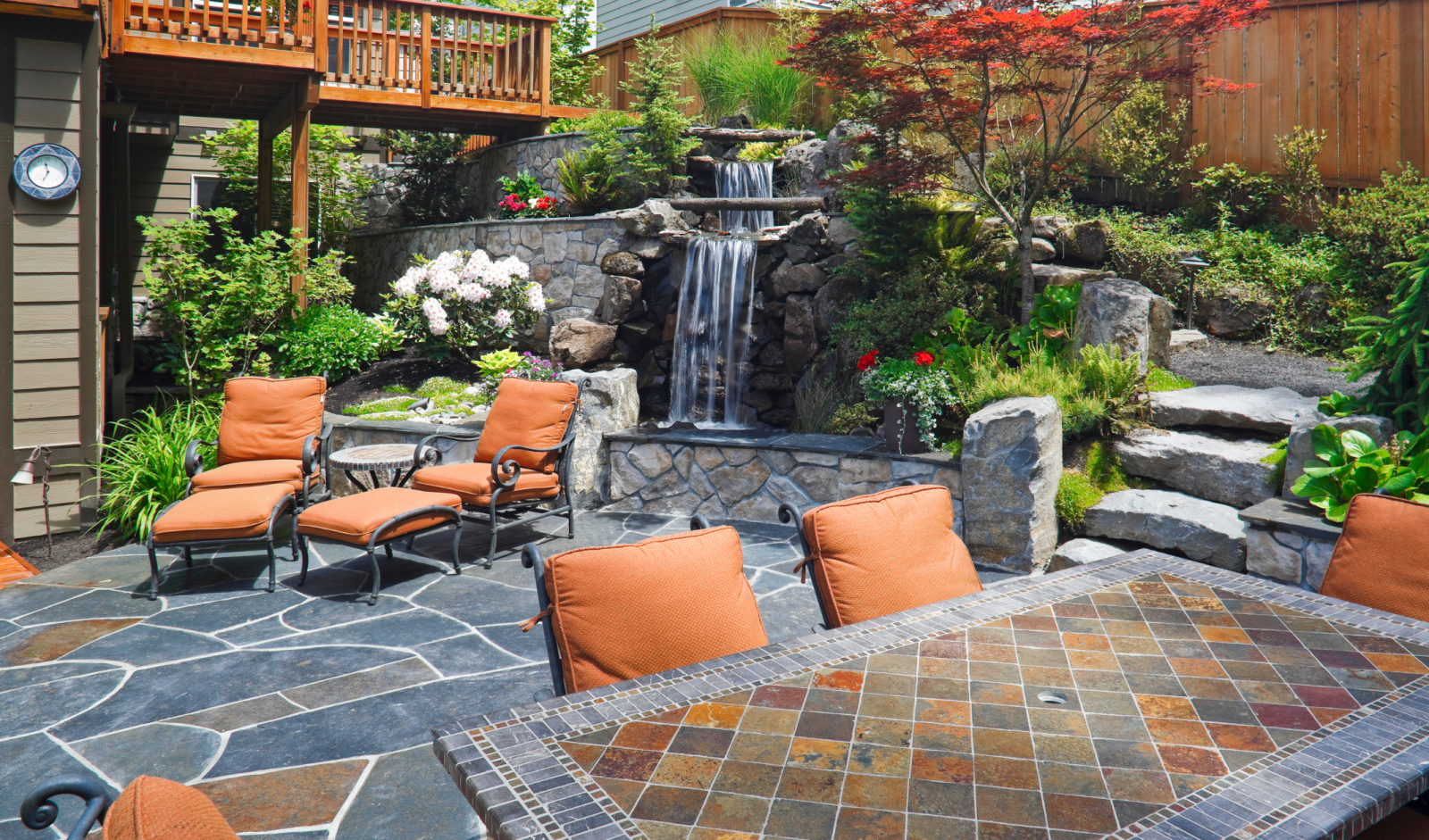 Cảnh quan s&acirc;n vườn mang đến kh&ocirc;ng gian hiện đại v&agrave; trong l&agrave;nh hơn